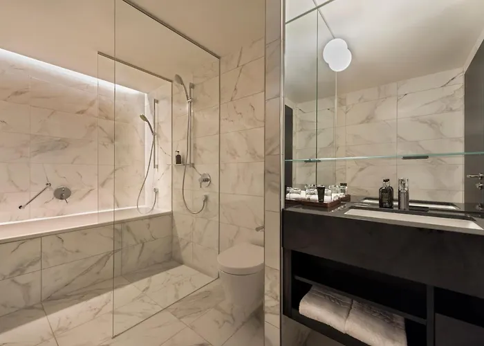 Adina Frankfurt Westend Апарт-отель