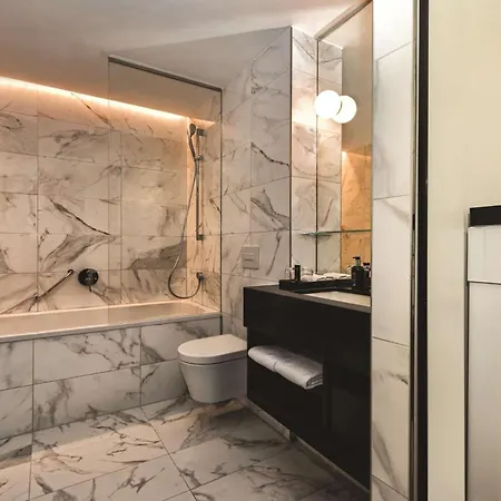 أدينا ويست إند الفندقية