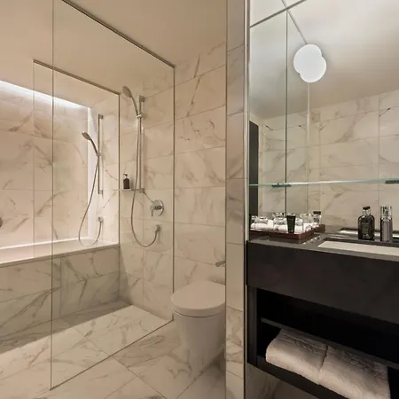 アディナ ヴェステント アパートホテル