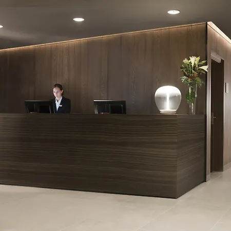 Hotel Adina Frankfurt Westend